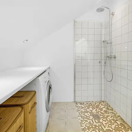 Hughe - 1-3km From The Sea By Interhome