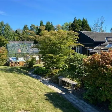 Hughe - 1-3km From The Sea By Interhome